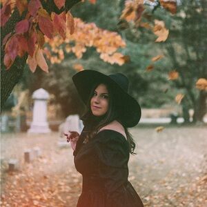 La Femme en Noir Black Dress